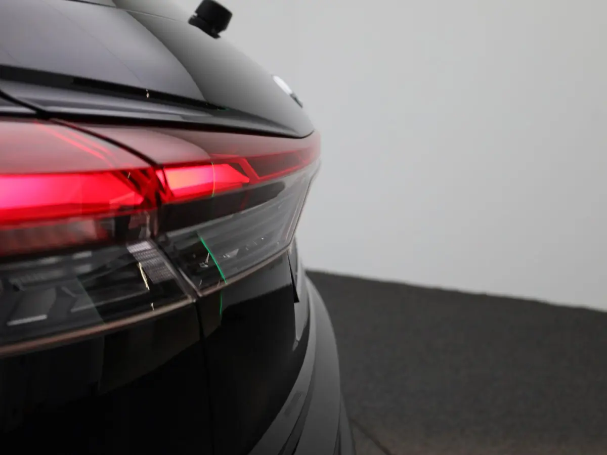 40 Advanced 77 kWh 204 PK | Automaat | Navigatie | Cruise control | Stoelverwarming | Privacy glas | Lichtmetalen velgen |