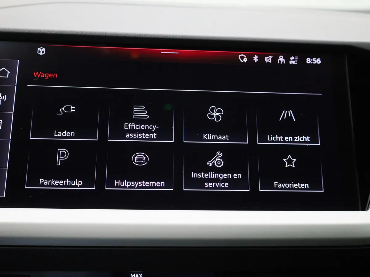 40 Advanced 77 kWh 204 PK | Automaat | Navigatie | Cruise control | Stoelverwarming | Privacy glas | Lichtmetalen velgen |