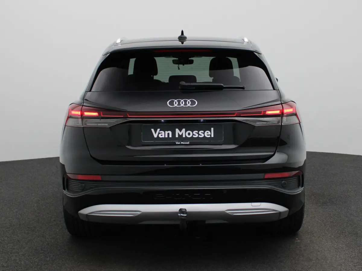 40 Advanced 77 kWh 204 PK | Automaat | Navigatie | Cruise control | Stoelverwarming | Privacy glas | Lichtmetalen velgen |