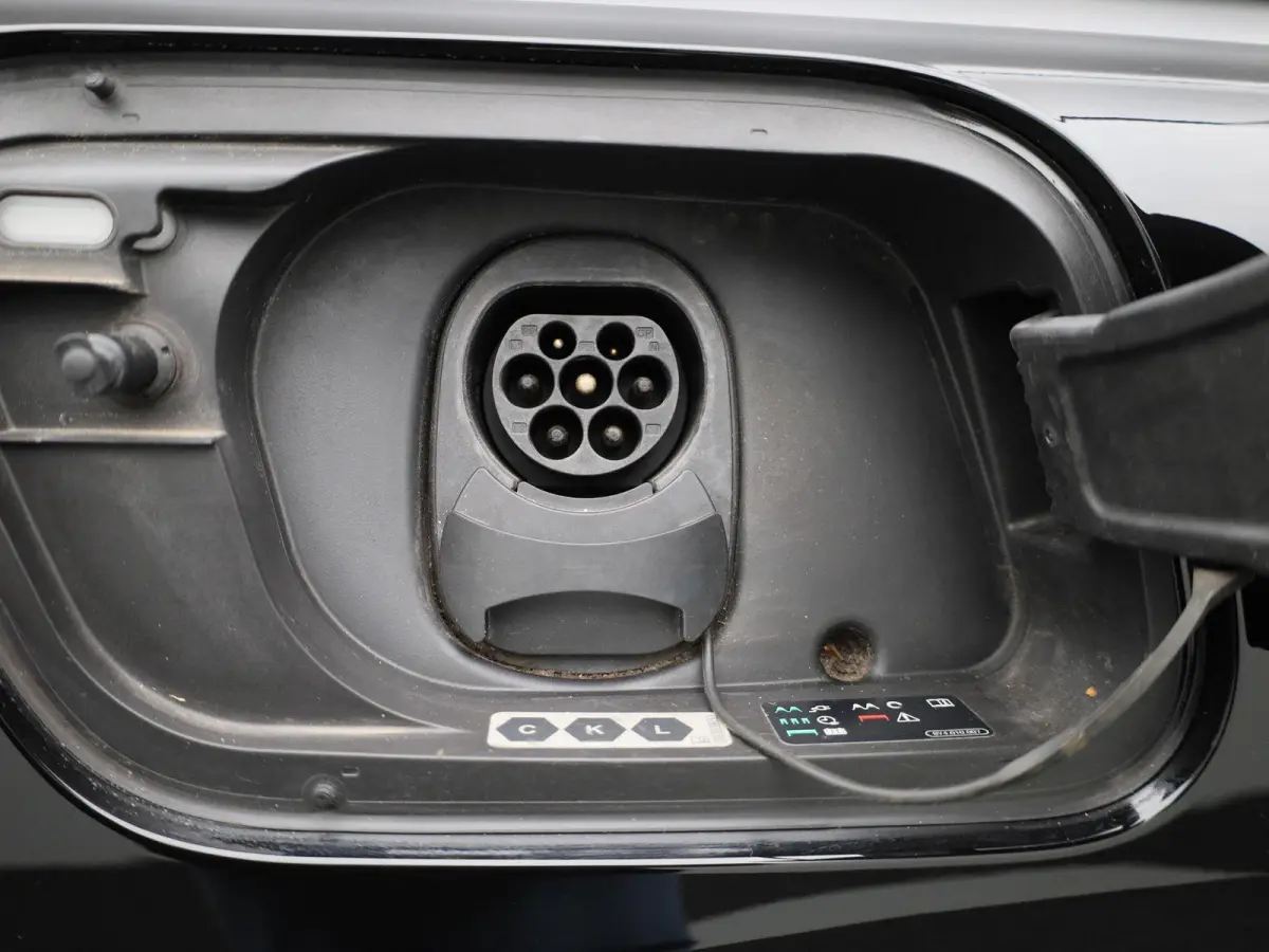 40 Advanced 77 kWh 204 PK | Automaat | Navigatie | Cruise control | Stoelverwarming | Privacy glas | Lichtmetalen velgen |