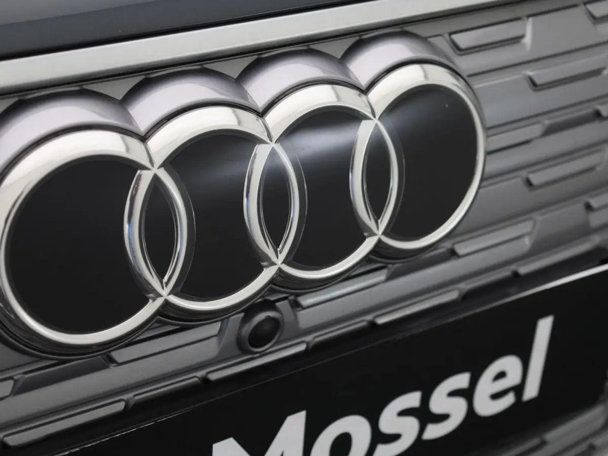 40 Advanced 77 kWh 204 PK | Automaat | Navigatie | Cruise control | Stoelverwarming | Privacy glas | Lichtmetalen velgen |