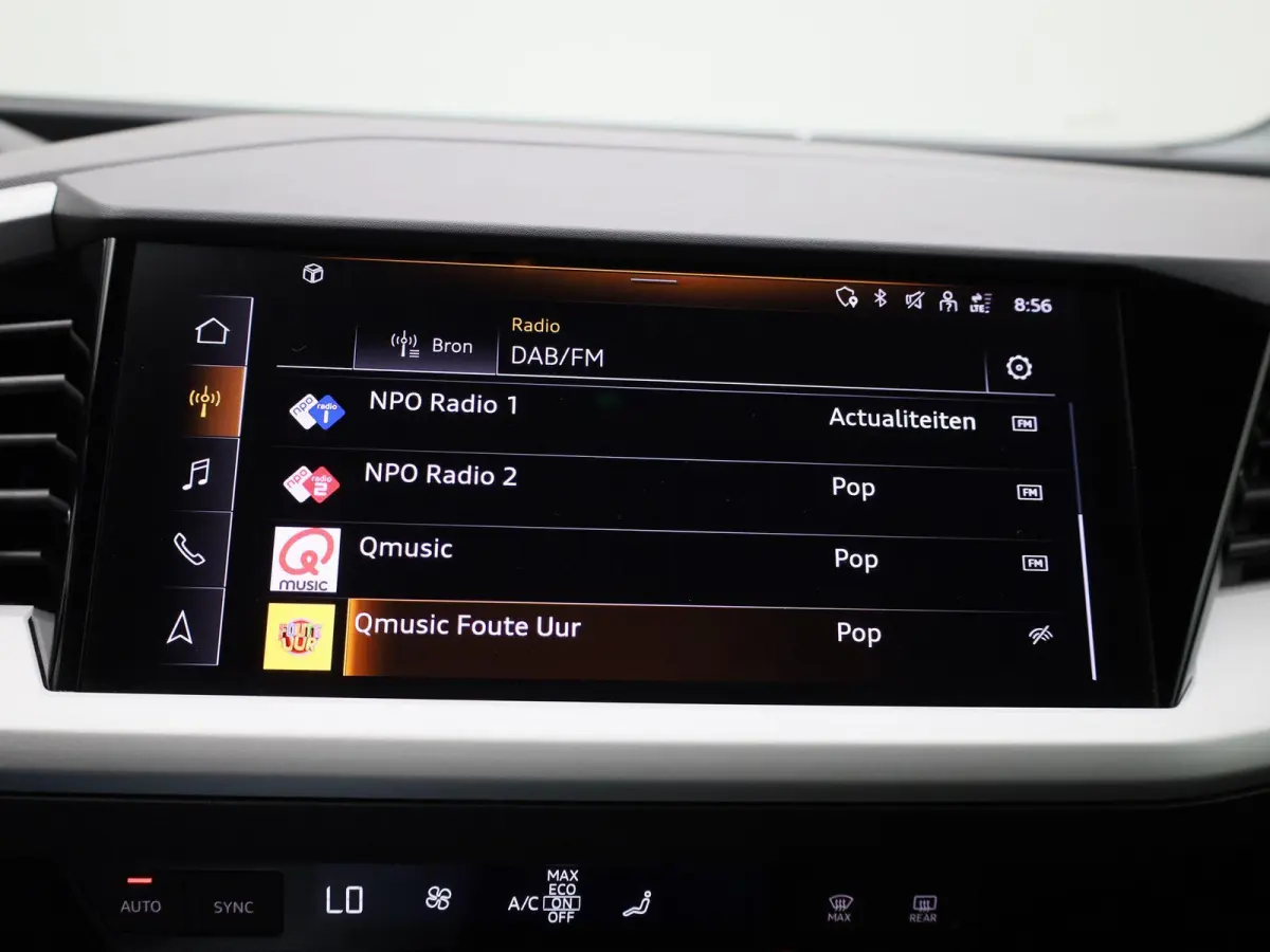 40 Advanced 77 kWh 204 PK | Automaat | Navigatie | Cruise control | Stoelverwarming | Privacy glas | Lichtmetalen velgen |