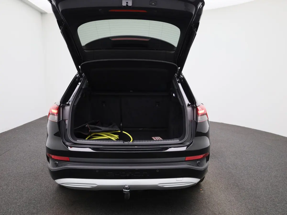 40 Advanced 77 kWh 204 PK | Automaat | Navigatie | Cruise control | Stoelverwarming | Privacy glas | Lichtmetalen velgen |