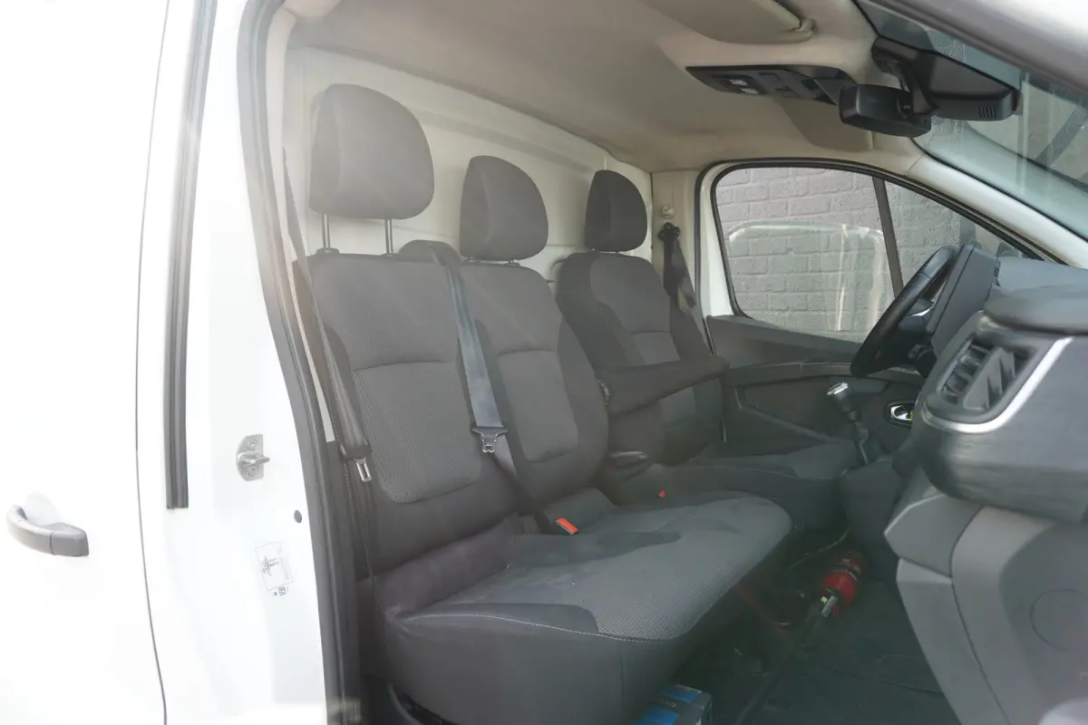 2.0 Blue dCi 130PK - Airco - Navi - Cruise - €16.900,- Excl.