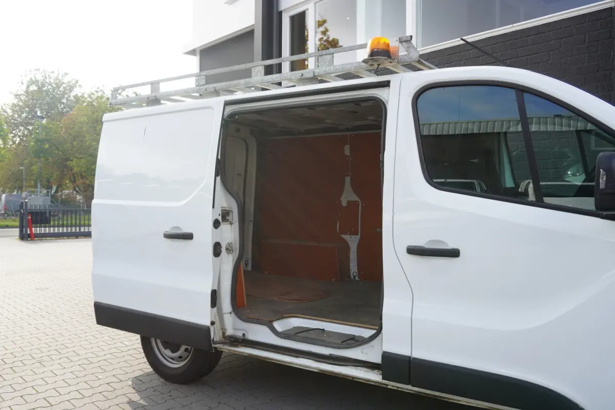2.0 Blue dCi 130PK - Airco - Navi - Cruise - €16.900,- Excl.