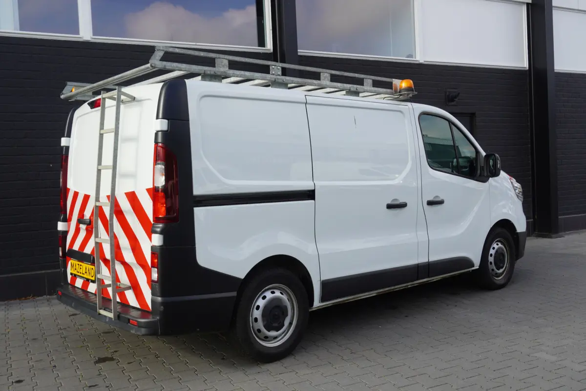 2.0 Blue dCi 130PK - Airco - Navi - Cruise - €16.900,- Excl.