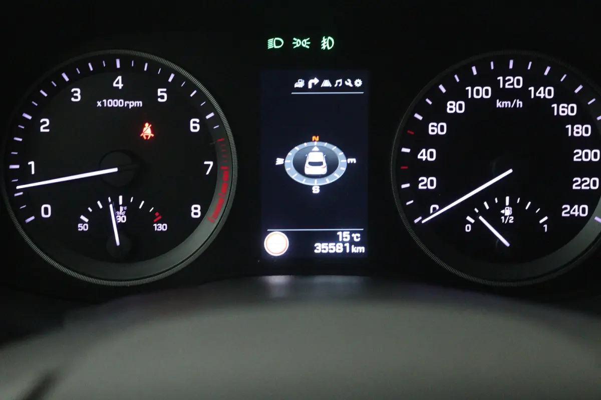 1.6 GDi Comfort (STOELVERWARMING, CAMERA, NAVIGATIE, PARKEERSENSOREN)