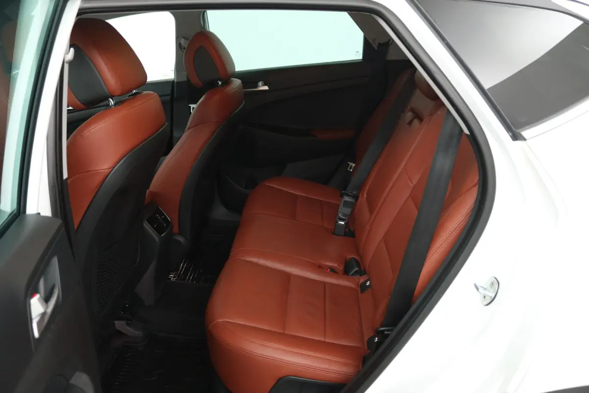 1.6 GDi Comfort (STOELVERWARMING, CAMERA, NAVIGATIE, PARKEERSENSOREN)