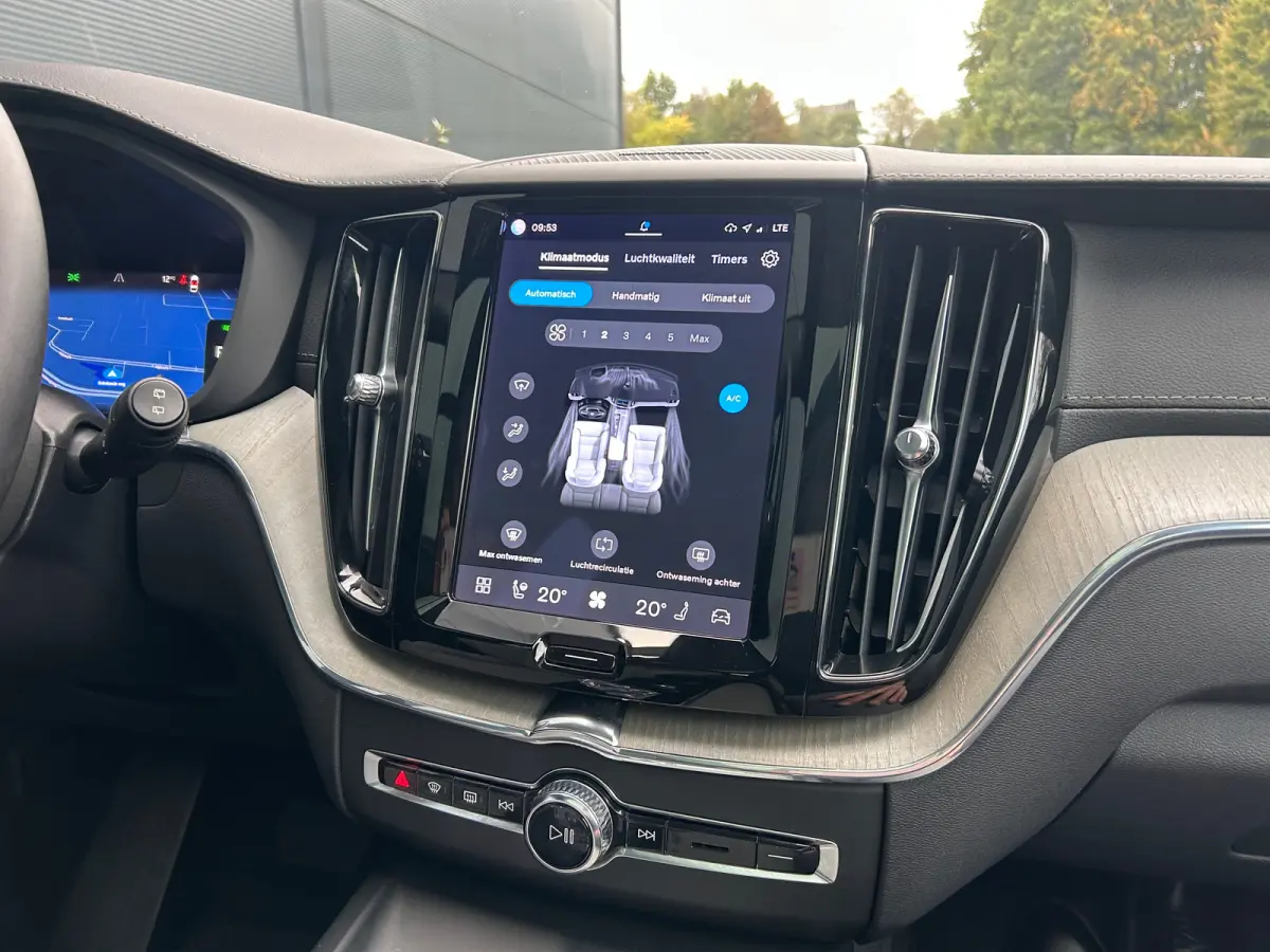 T8 Plug-in hybrid AWD Ultimate Dark | Uniek! | SoH 99% | Luchtvering | HU-Display | Wool Blend | 360 camera | Harman/Kardon |