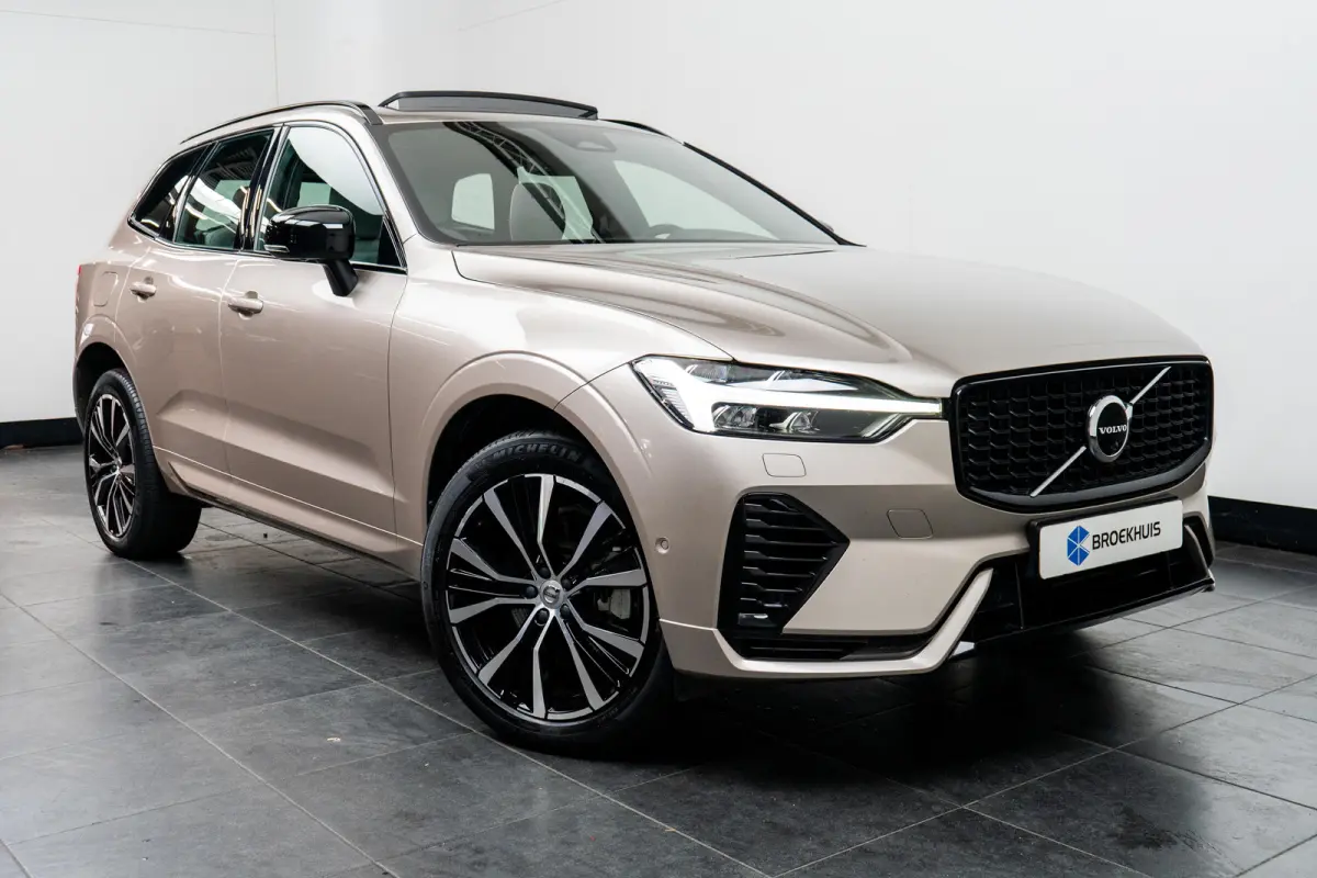 T8 Plug-in hybrid AWD Ultimate Dark | Uniek! | Luchtvering | HU-Display | Wool Blend | 360 camera | Harman/Kardon |