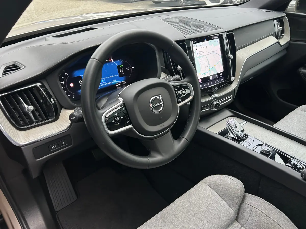 T8 Plug-in hybrid AWD Ultimate Dark | Uniek! | SoH 99% | Luchtvering | HU-Display | Wool Blend | 360 camera | Harman/Kardon |