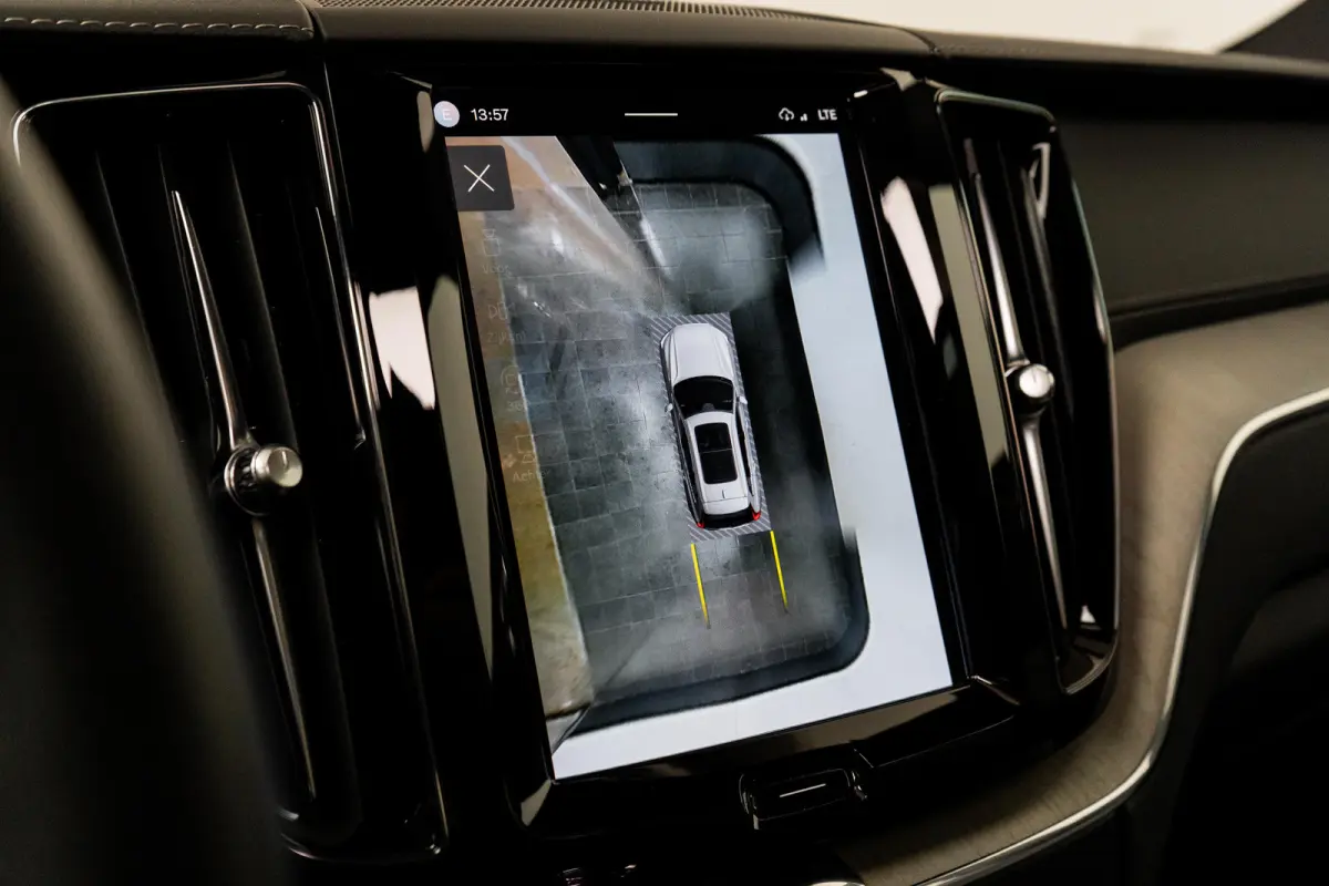 T8 Plug-in hybrid AWD Ultimate Dark | Uniek! | Luchtvering | HU-Display | Wool Blend | 360 camera | Harman/Kardon |