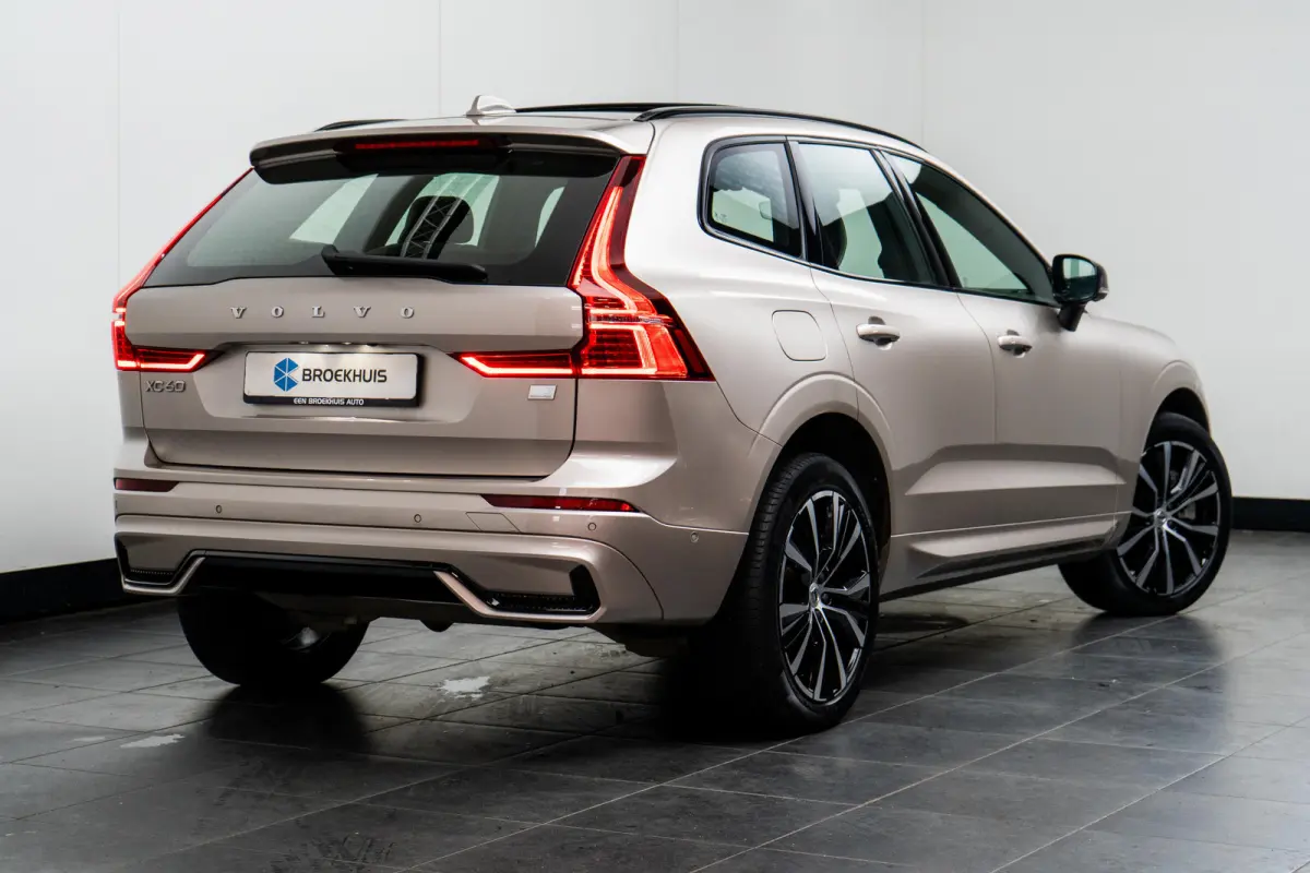 T8 Plug-in hybrid AWD Ultimate Dark | Uniek! | Luchtvering | HU-Display | Wool Blend | 360 camera | Harman/Kardon |