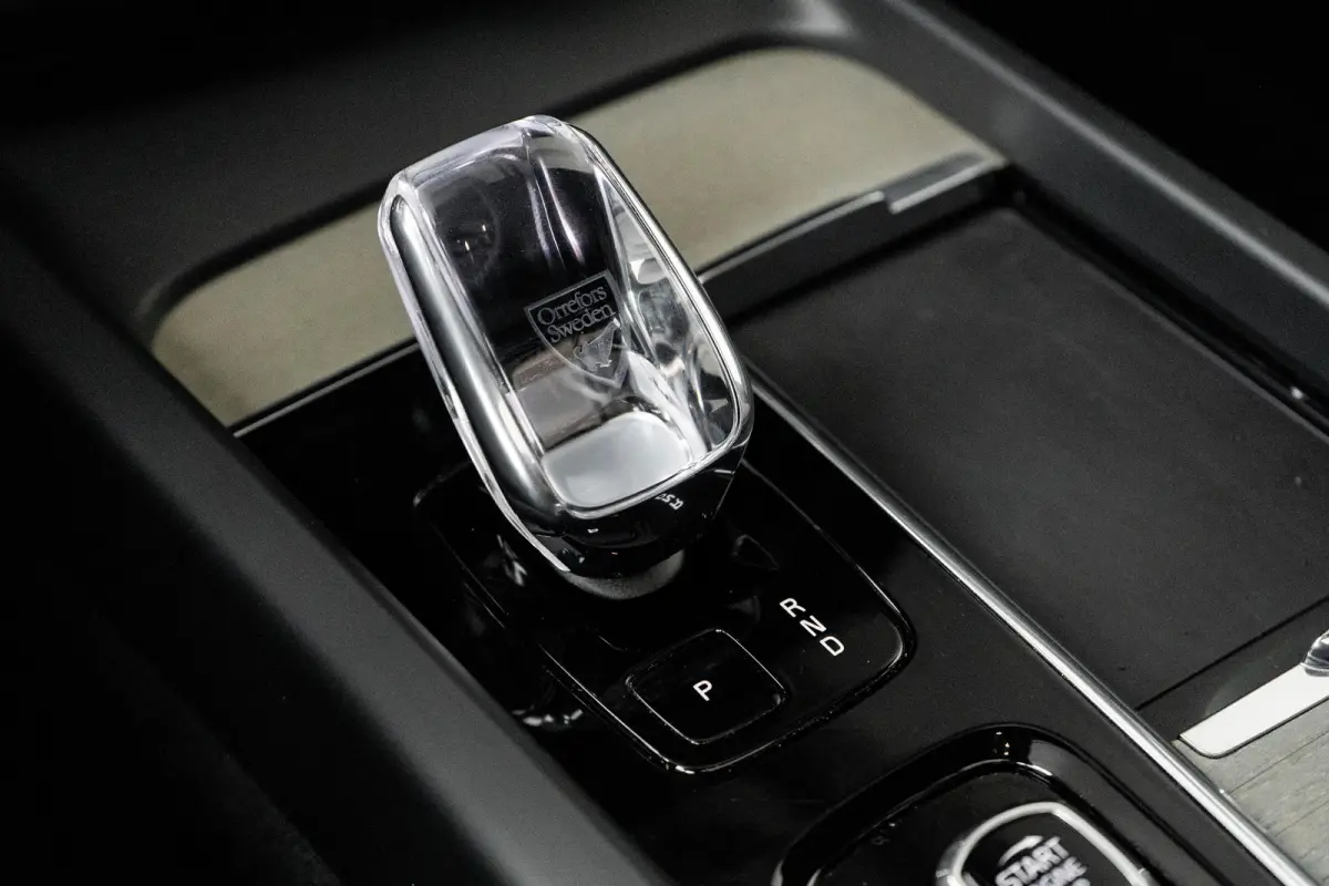 T8 Plug-in hybrid AWD Ultimate Dark | Uniek! | Luchtvering | HU-Display | Wool Blend | 360 camera | Harman/Kardon |