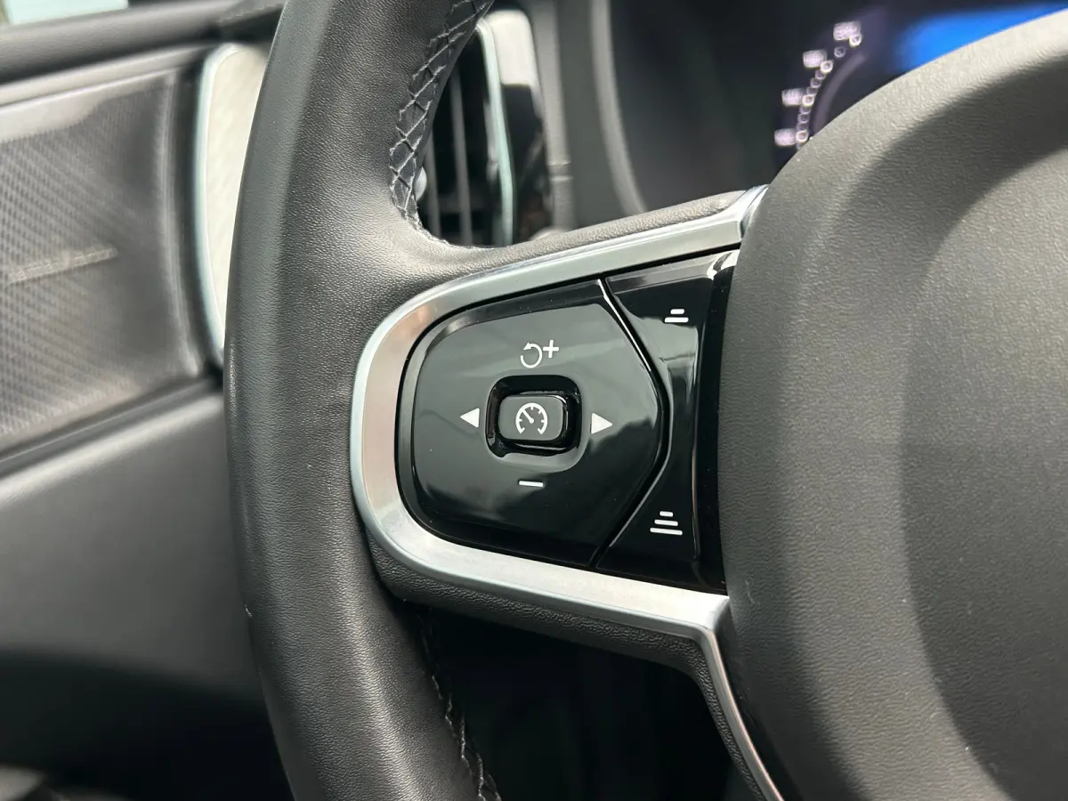 T8 Plug-in hybrid AWD Ultimate Dark | Uniek! | SoH 99% | Luchtvering | HU-Display | Wool Blend | 360 camera | Harman/Kardon |