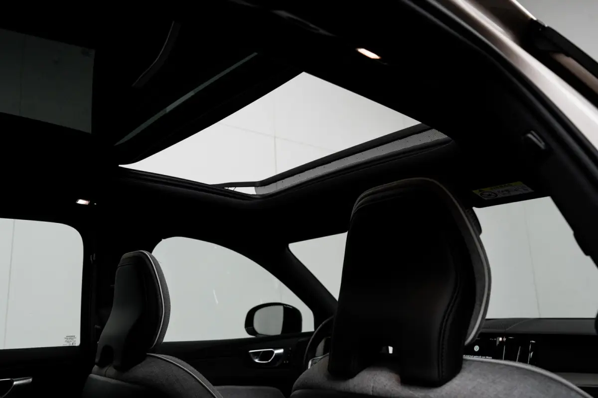 T8 Plug-in hybrid AWD Ultimate Dark | Uniek! | Luchtvering | HU-Display | Wool Blend | 360 camera | Harman/Kardon |