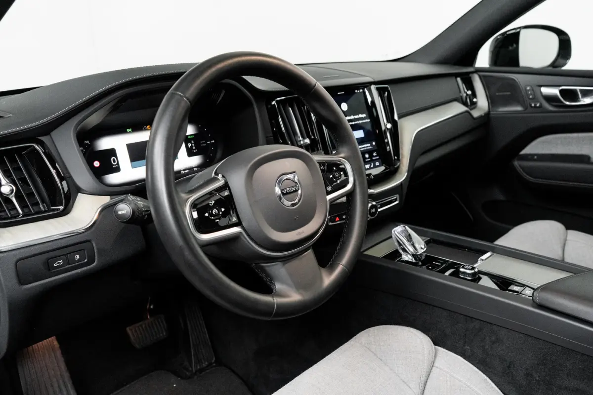 T8 Plug-in hybrid AWD Ultimate Dark | Uniek! | Luchtvering | HU-Display | Wool Blend | 360 camera | Harman/Kardon |