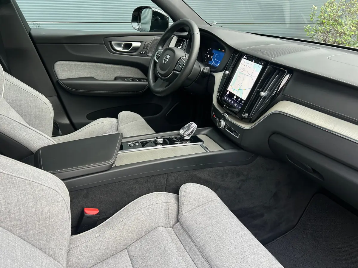 T8 Plug-in hybrid AWD Ultimate Dark | Uniek! | SoH 99% | Luchtvering | HU-Display | Wool Blend | 360 camera | Harman/Kardon |