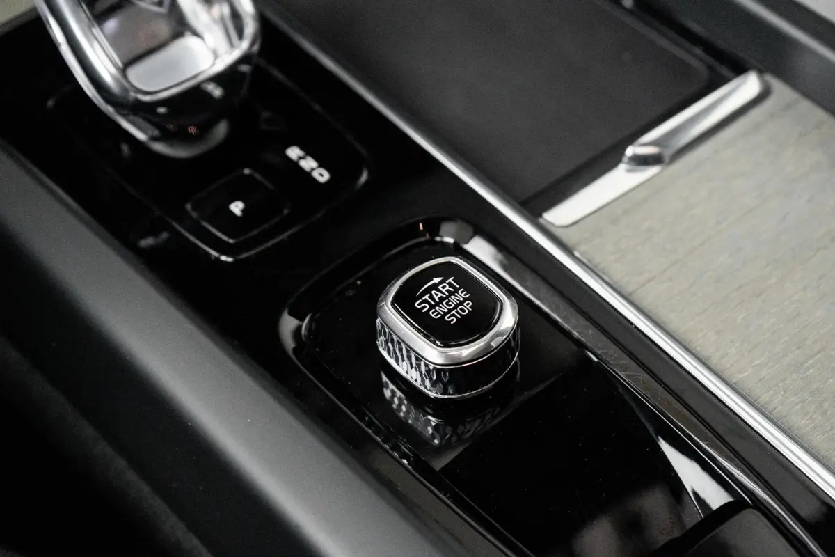T8 Plug-in hybrid AWD Ultimate Dark | Uniek! | Luchtvering | HU-Display | Wool Blend | 360 camera | Harman/Kardon |