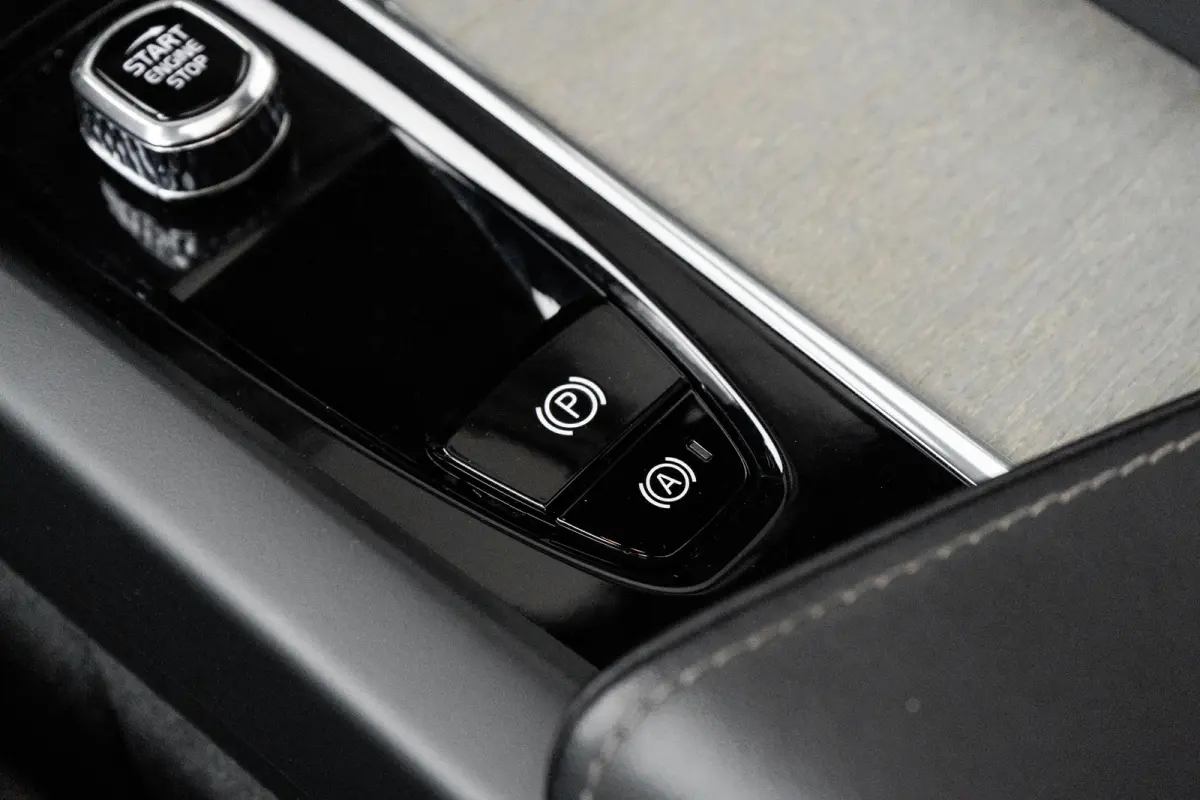 T8 Plug-in hybrid AWD Ultimate Dark | Uniek! | Luchtvering | HU-Display | Wool Blend | 360 camera | Harman/Kardon |