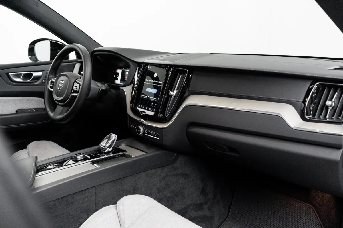 T8 Plug-in hybrid AWD Ultimate Dark | Uniek! | Luchtvering | HU-Display | Wool Blend | 360 camera | Harman/Kardon |