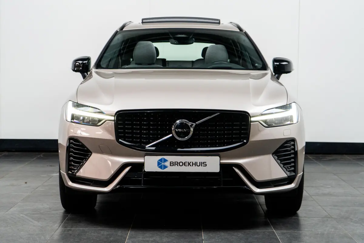 T8 Plug-in hybrid AWD Ultimate Dark | Uniek! | Luchtvering | HU-Display | Wool Blend | 360 camera | Harman/Kardon |