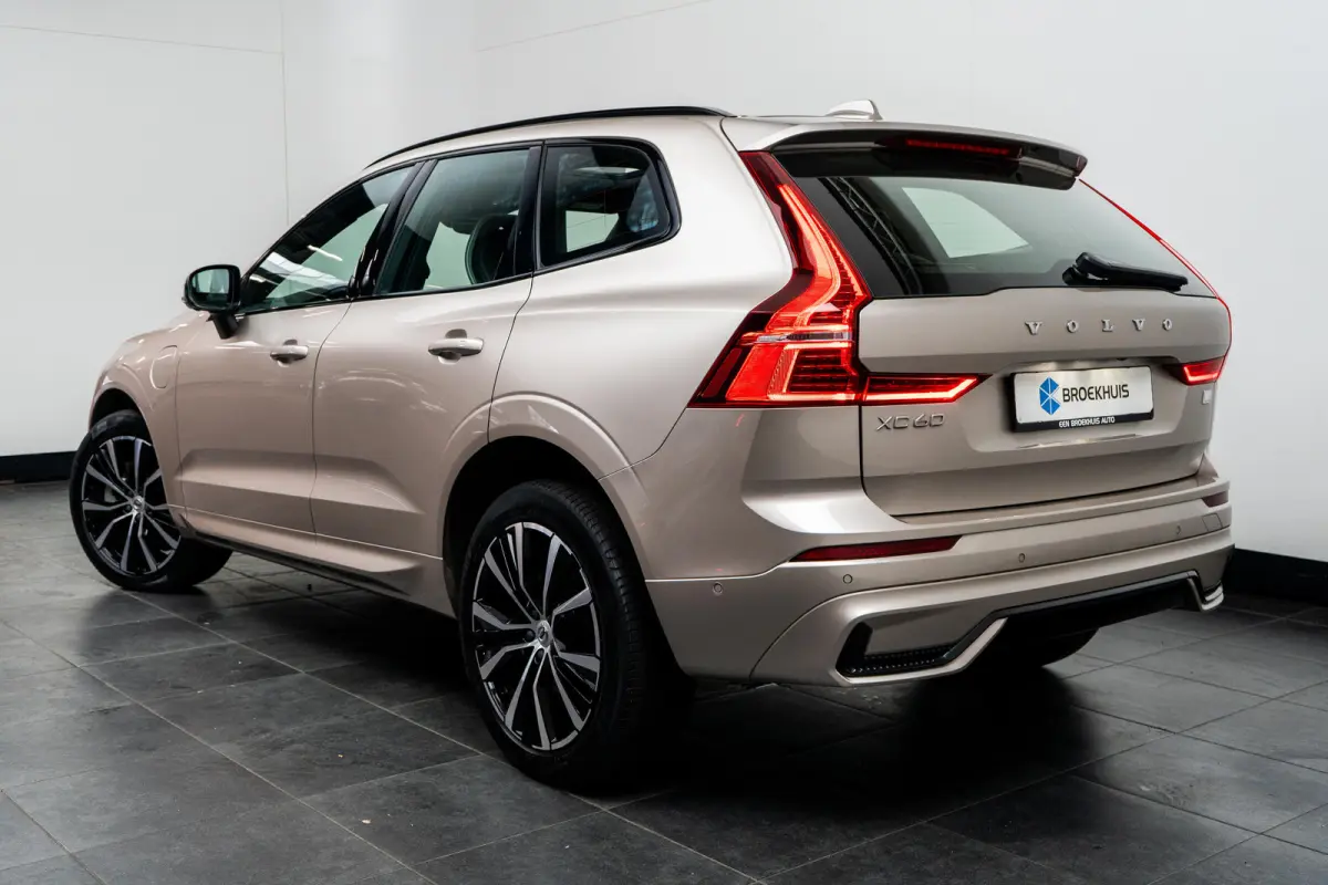 T8 Plug-in hybrid AWD Ultimate Dark | Uniek! | Luchtvering | HU-Display | Wool Blend | 360 camera | Harman/Kardon |