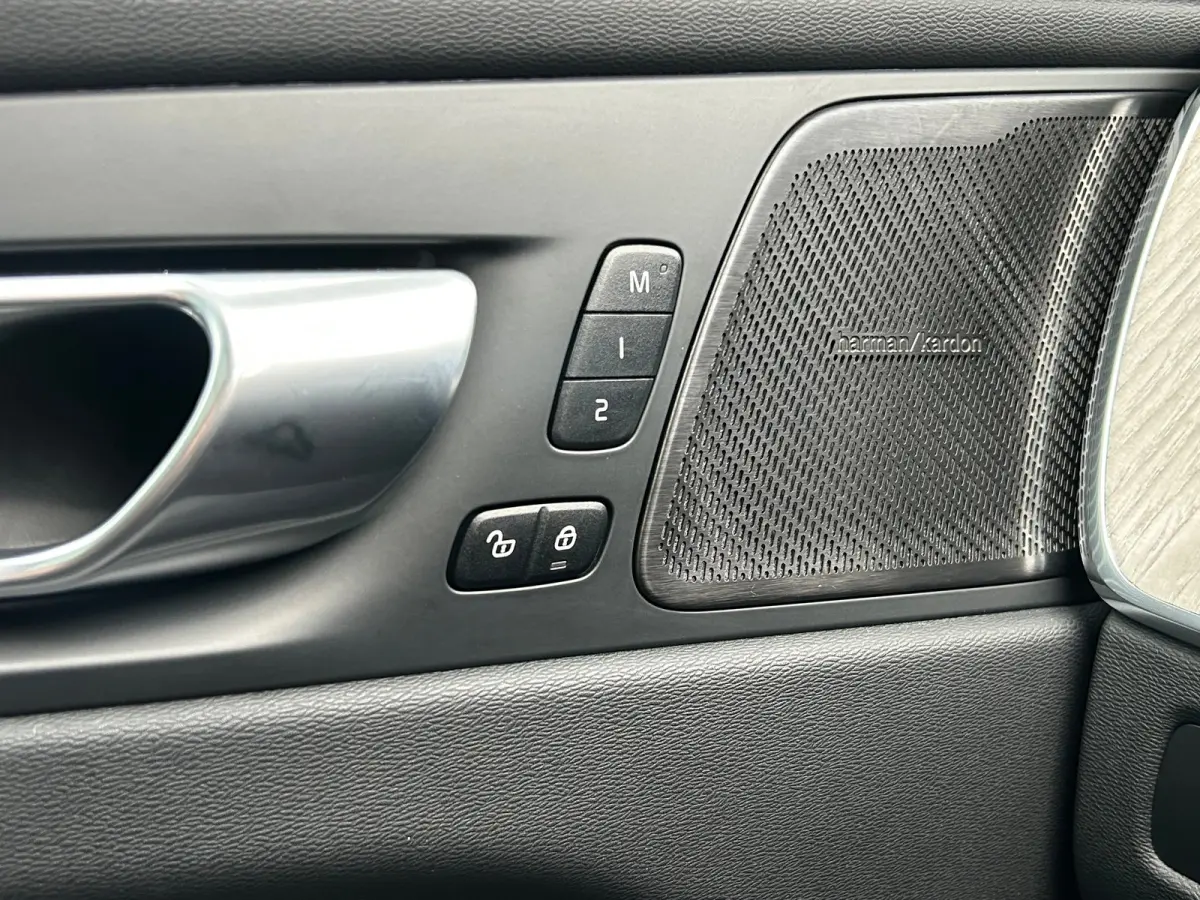 T8 Plug-in hybrid AWD Ultimate Dark | Uniek! | SoH 99% | Luchtvering | HU-Display | Wool Blend | 360 camera | Harman/Kardon |