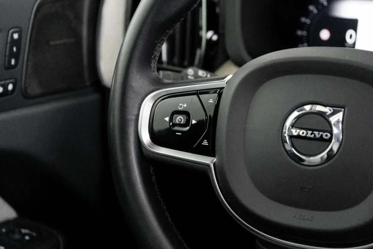 T8 Plug-in hybrid AWD Ultimate Dark | Uniek! | Luchtvering | HU-Display | Wool Blend | 360 camera | Harman/Kardon |