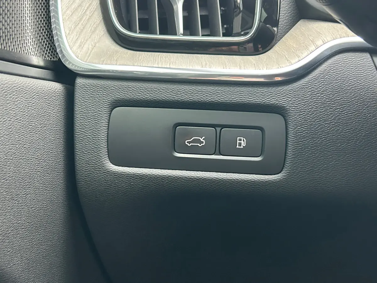 T8 Plug-in hybrid AWD Ultimate Dark | Uniek! | SoH 99% | Luchtvering | HU-Display | Wool Blend | 360 camera | Harman/Kardon |