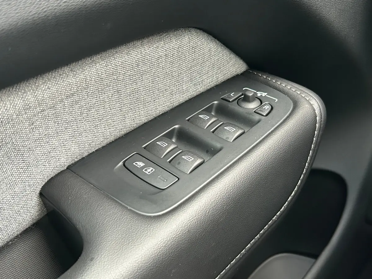 T8 Plug-in hybrid AWD Ultimate Dark | Uniek! | SoH 99% | Luchtvering | HU-Display | Wool Blend | 360 camera | Harman/Kardon |