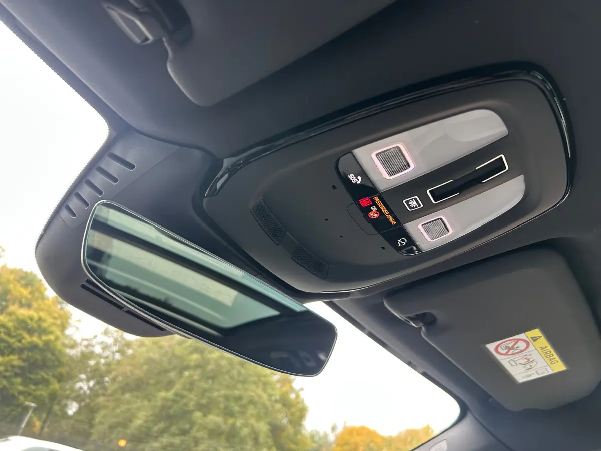 T8 Plug-in hybrid AWD Ultimate Dark | Uniek! | SoH 99% | Luchtvering | HU-Display | Wool Blend | 360 camera | Harman/Kardon |