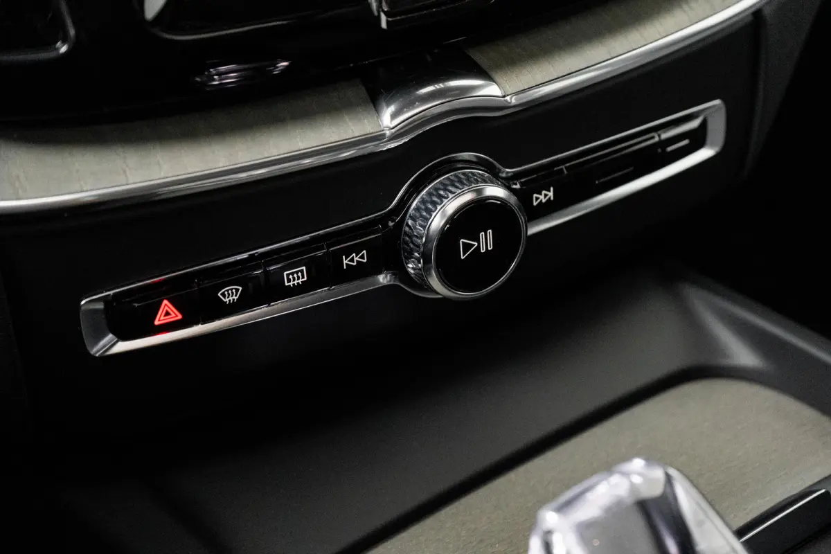 T8 Plug-in hybrid AWD Ultimate Dark | Uniek! | Luchtvering | HU-Display | Wool Blend | 360 camera | Harman/Kardon |