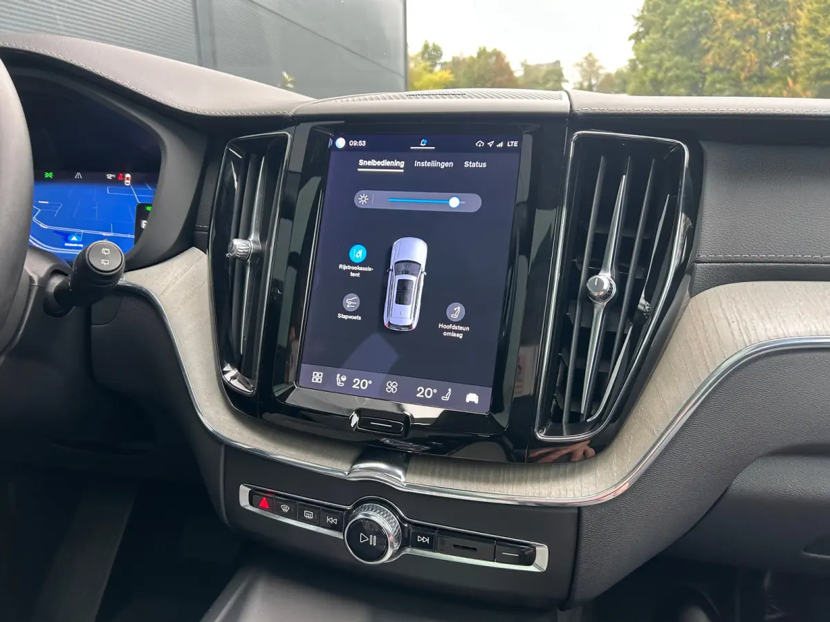 T8 Plug-in hybrid AWD Ultimate Dark | Uniek! | SoH 99% | Luchtvering | HU-Display | Wool Blend | 360 camera | Harman/Kardon |
