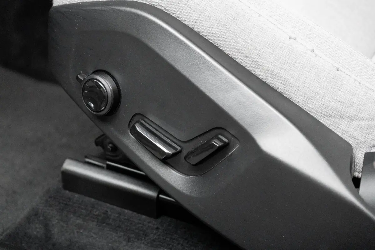 T8 Plug-in hybrid AWD Ultimate Dark | Uniek! | Luchtvering | HU-Display | Wool Blend | 360 camera | Harman/Kardon |