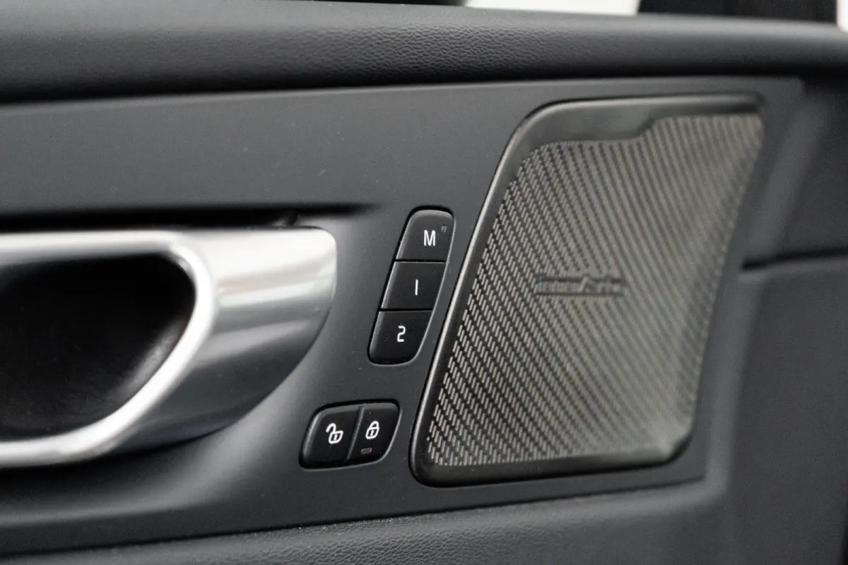 T8 Plug-in hybrid AWD Ultimate Dark | Uniek! | Luchtvering | HU-Display | Wool Blend | 360 camera | Harman/Kardon |