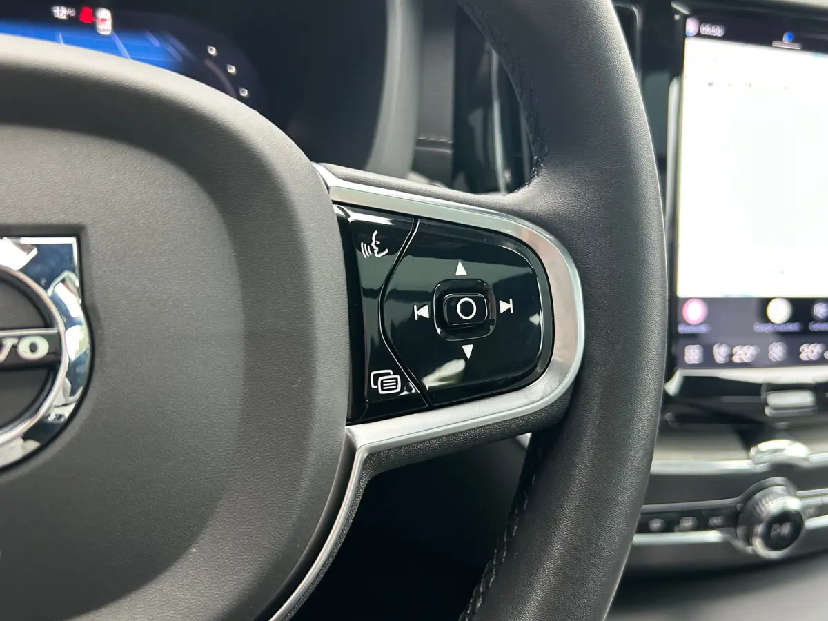 T8 Plug-in hybrid AWD Ultimate Dark | Uniek! | SoH 99% | Luchtvering | HU-Display | Wool Blend | 360 camera | Harman/Kardon |