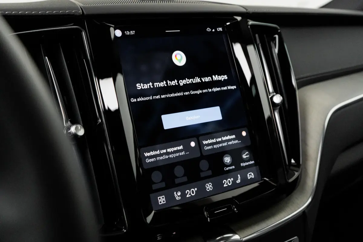 T8 Plug-in hybrid AWD Ultimate Dark | Uniek! | Luchtvering | HU-Display | Wool Blend | 360 camera | Harman/Kardon |