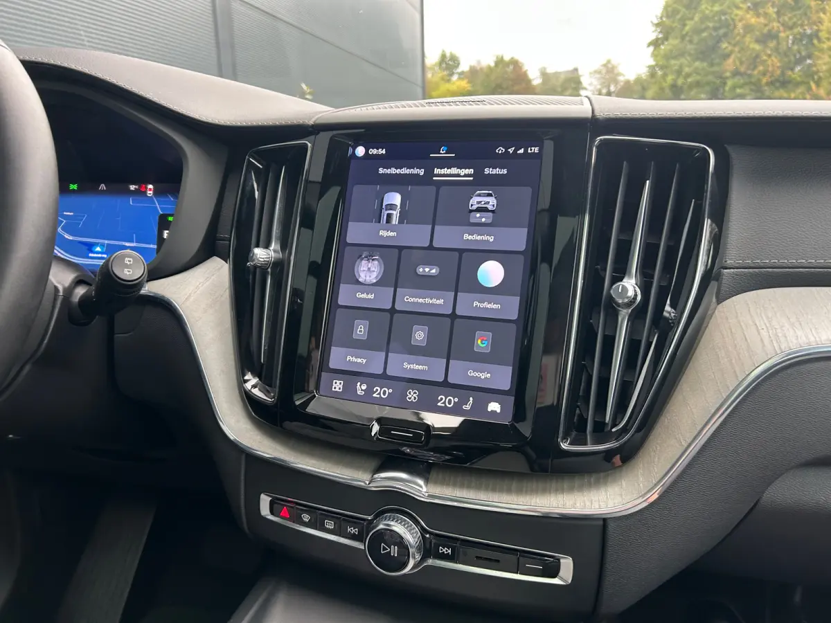 T8 Plug-in hybrid AWD Ultimate Dark | Uniek! | SoH 99% | Luchtvering | HU-Display | Wool Blend | 360 camera | Harman/Kardon |