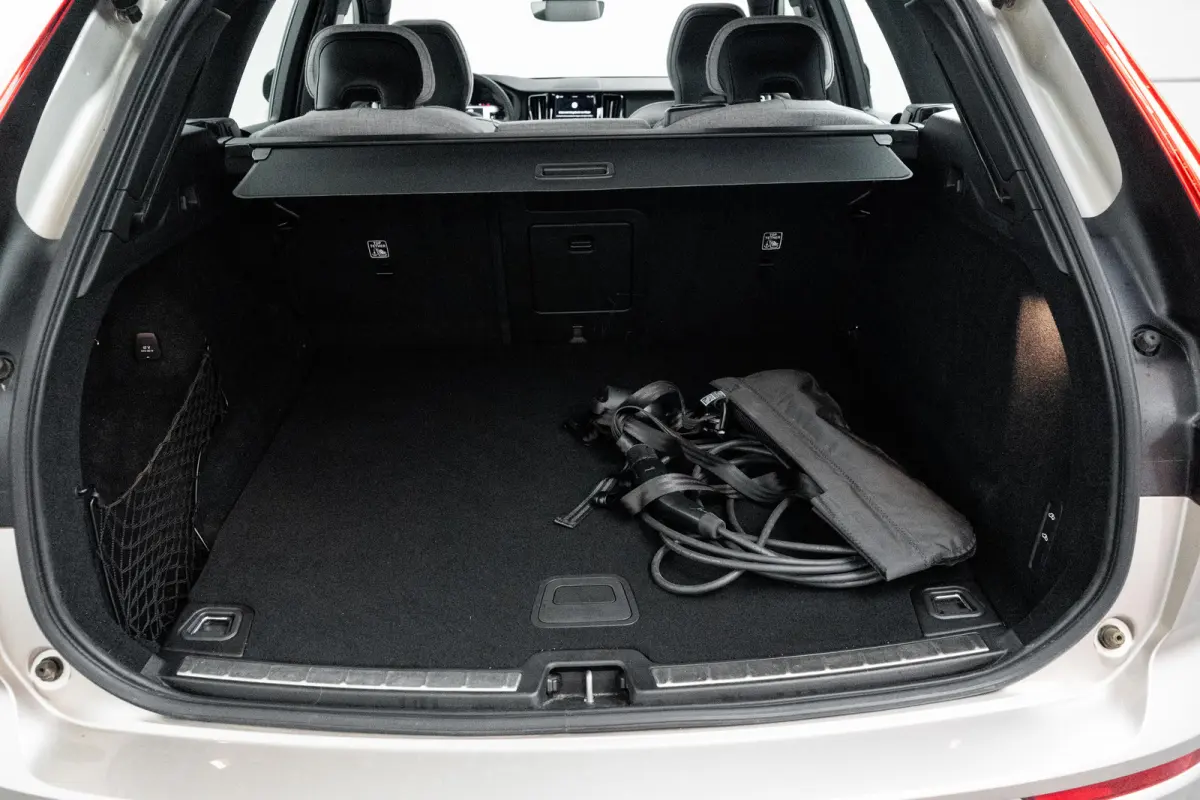 T8 Plug-in hybrid AWD Ultimate Dark | Uniek! | Luchtvering | HU-Display | Wool Blend | 360 camera | Harman/Kardon |