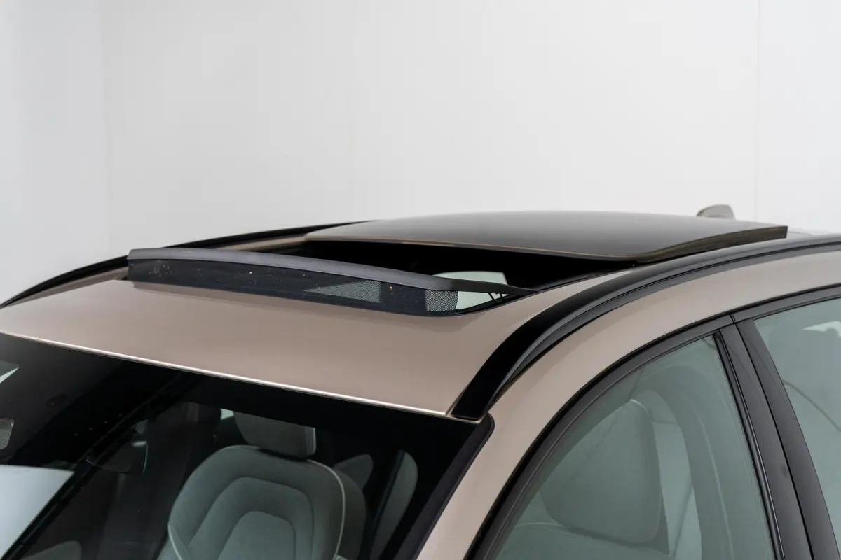 T8 Plug-in hybrid AWD Ultimate Dark | Uniek! | Luchtvering | HU-Display | Wool Blend | 360 camera | Harman/Kardon |