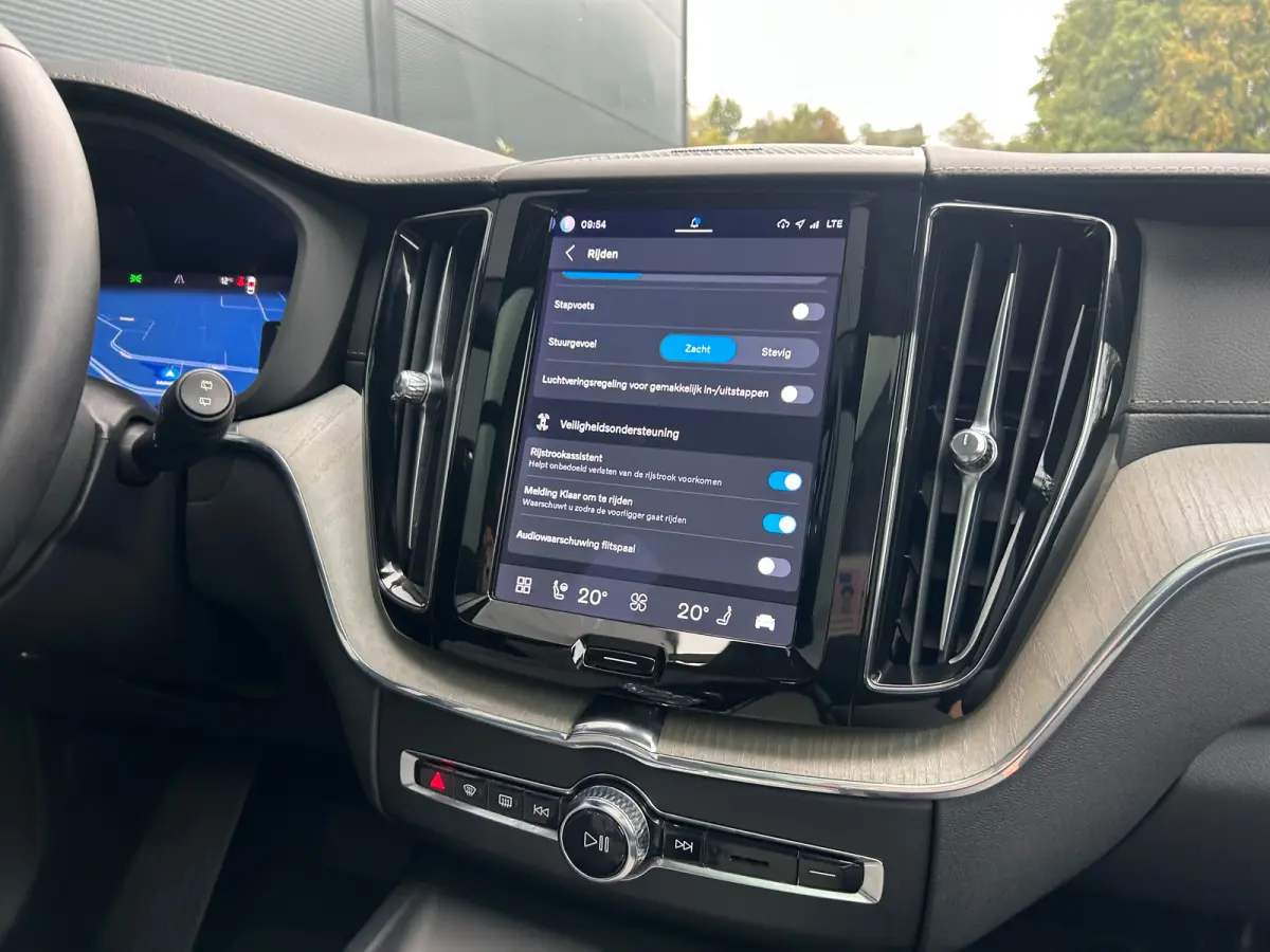 T8 Plug-in hybrid AWD Ultimate Dark | Uniek! | SoH 99% | Luchtvering | HU-Display | Wool Blend | 360 camera | Harman/Kardon |