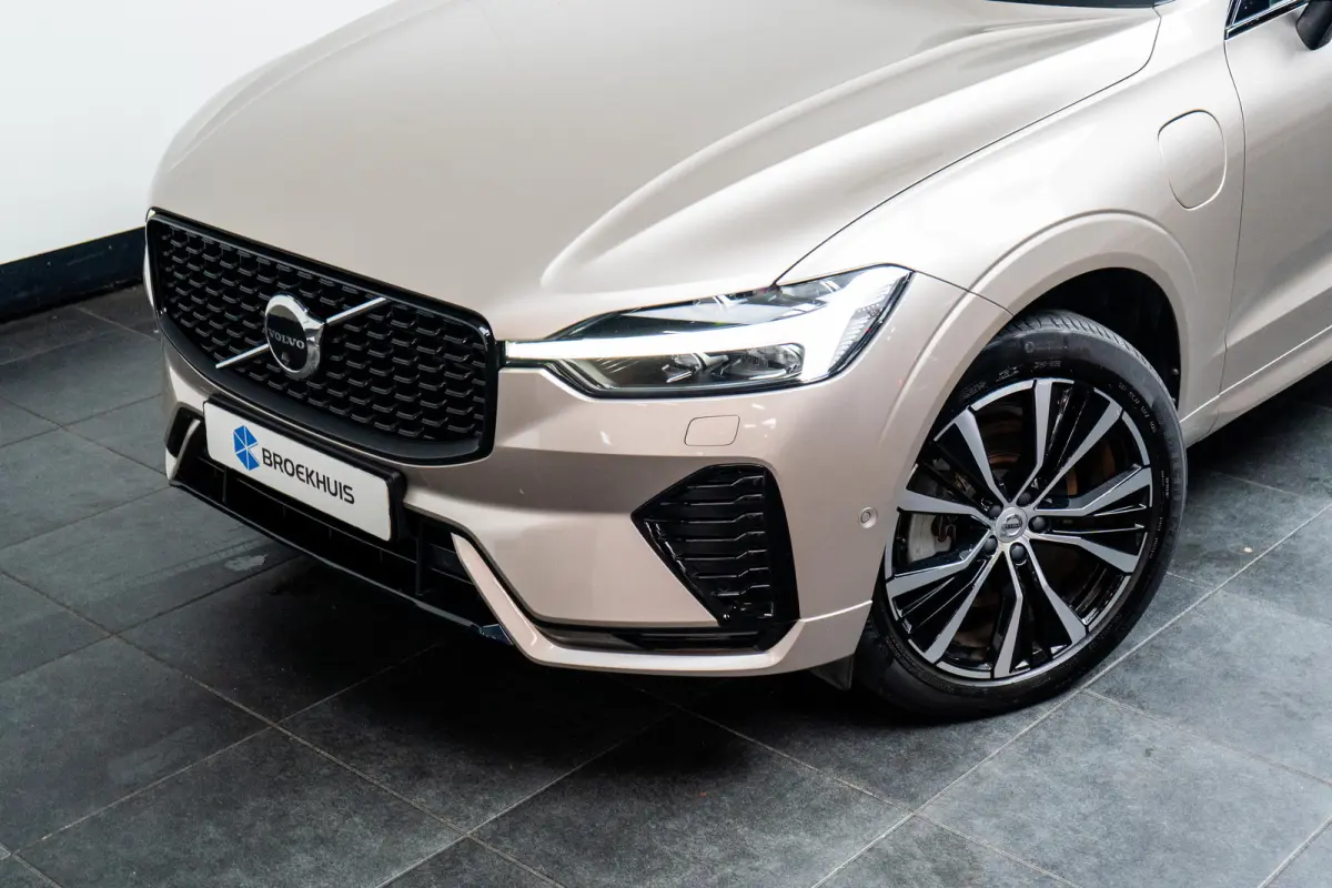 T8 Plug-in hybrid AWD Ultimate Dark | Uniek! | Luchtvering | HU-Display | Wool Blend | 360 camera | Harman/Kardon |