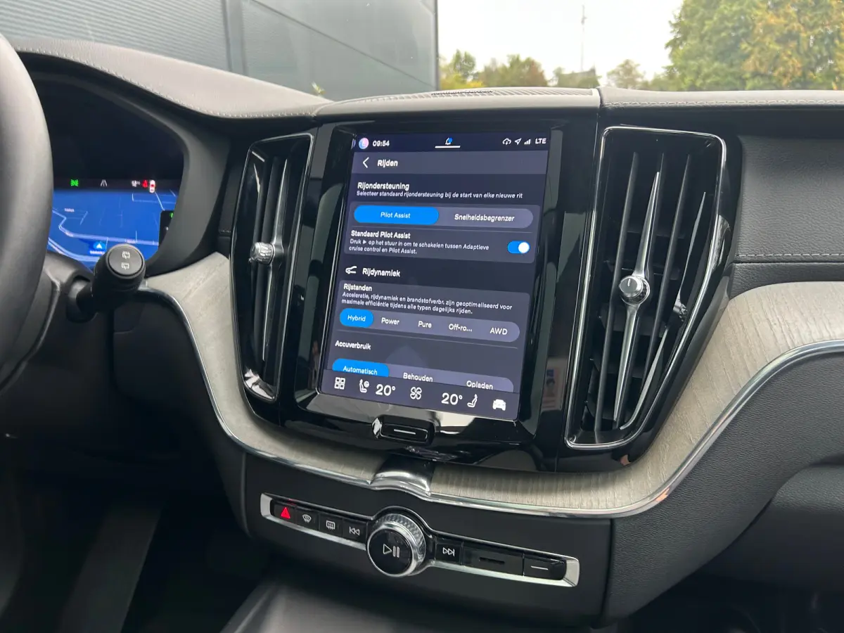 T8 Plug-in hybrid AWD Ultimate Dark | Uniek! | SoH 99% | Luchtvering | HU-Display | Wool Blend | 360 camera | Harman/Kardon |
