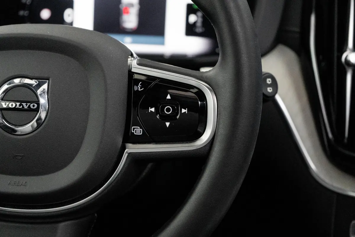 T8 Plug-in hybrid AWD Ultimate Dark | Uniek! | Luchtvering | HU-Display | Wool Blend | 360 camera | Harman/Kardon |