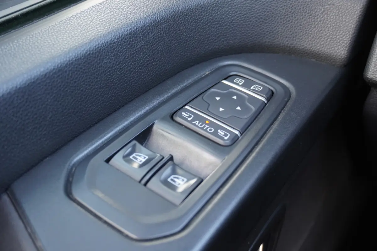 2.0 Blue dCi 130PK - Airco - Navi - Cruise - €14.950,- Excl.