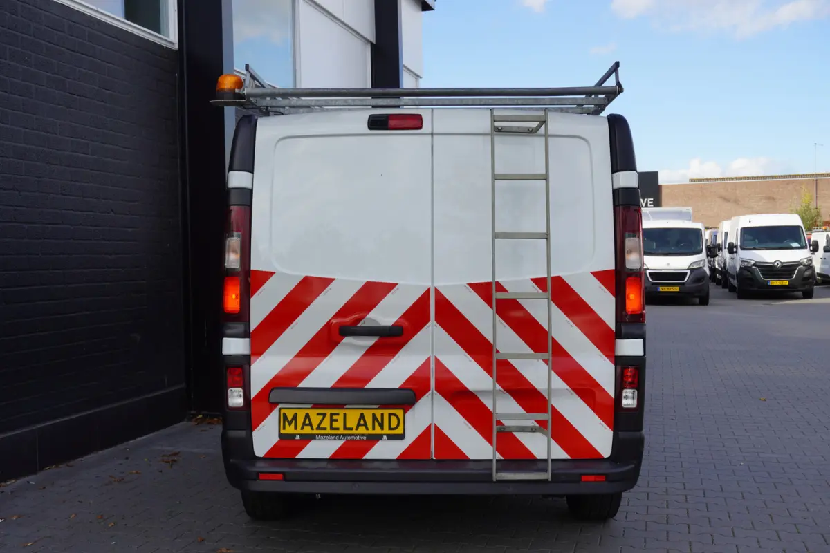 2.0 Blue dCi 130PK - Airco - Navi - Cruise - €14.950,- Excl.