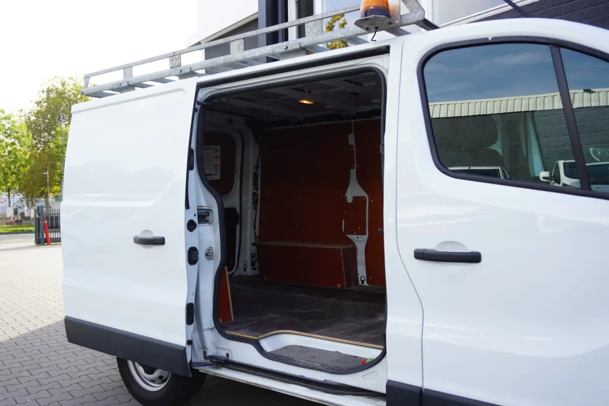 2.0 Blue dCi 130PK - Airco - Navi - Cruise - €14.950,- Excl.