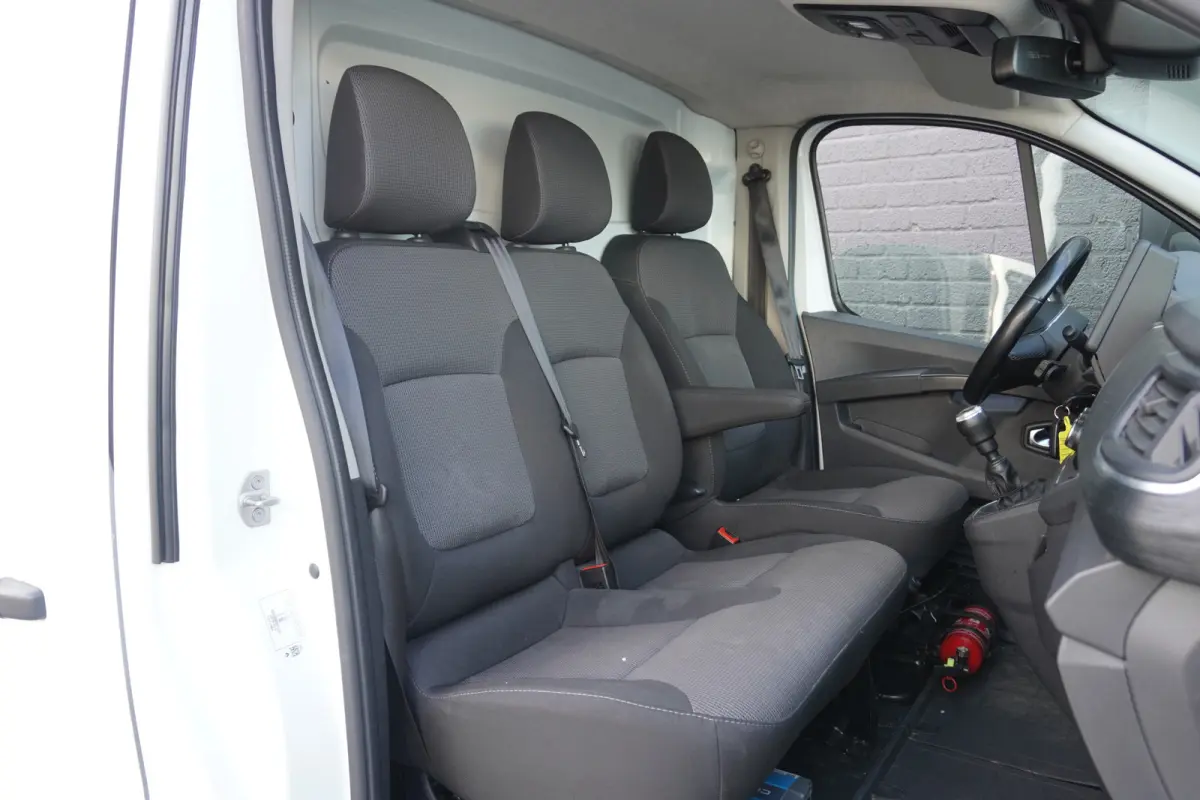 2.0 Blue dCi 130PK - Airco - Navi - Cruise - €14.950,- Excl.