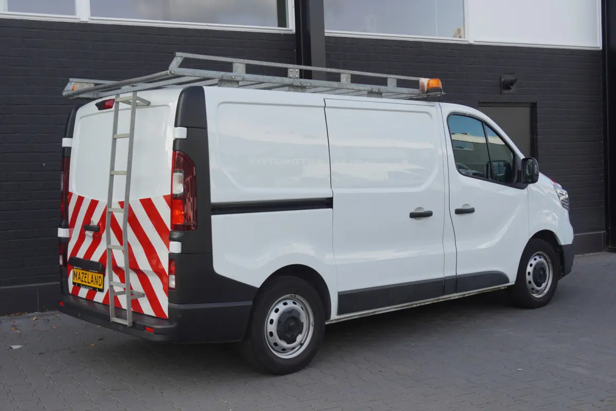 2.0 Blue dCi 130PK - Airco - Navi - Cruise - €14.950,- Excl.